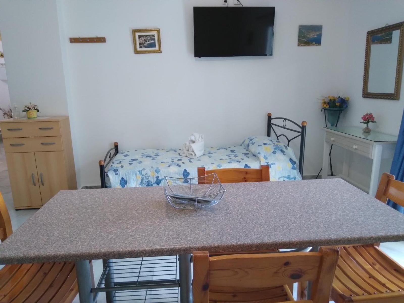 Makis Studios & Apartments Poros  Dış mekan fotoğraf